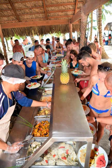 Bavaro: Saona Island Speedboat Tour with Open Bar - The snorkel stop: clear water, natural pools, and starfish