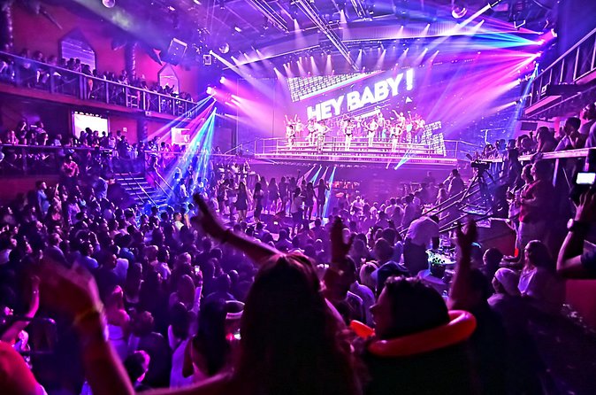 Coco Bongo Premium Open Bar - Inside the show: lights, performances, and a club built for motion