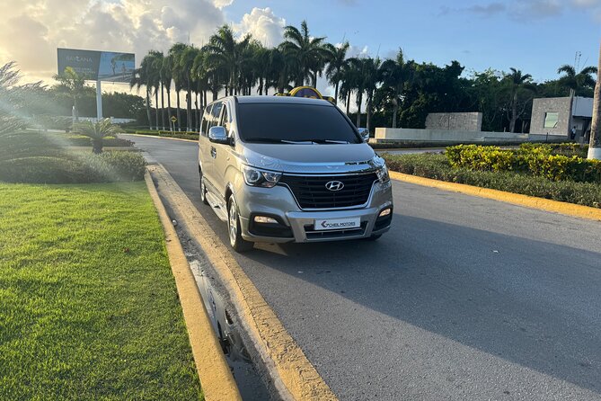 Confortable and privaste transportación from puj Airpot - Private vs shared options and group discounts