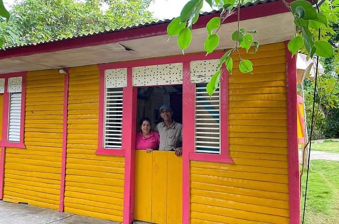 Discover Dominican life - Getting there: pickup, an air-conditioned ride, and a small-group pace