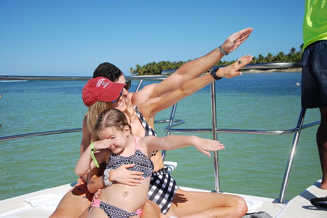 Great Snorkeling Cruise with Sharks & Stingray Encounter and Natural Pool - Cabeza de Toro reef snorkeling with professional divers