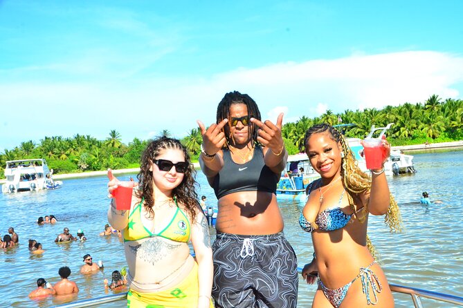 Hip Hop Adult Only Party Boat with Unlimited drinks & Sandba stop - Drinks and Snacks: Unlimited on Paper, Standard in Reality