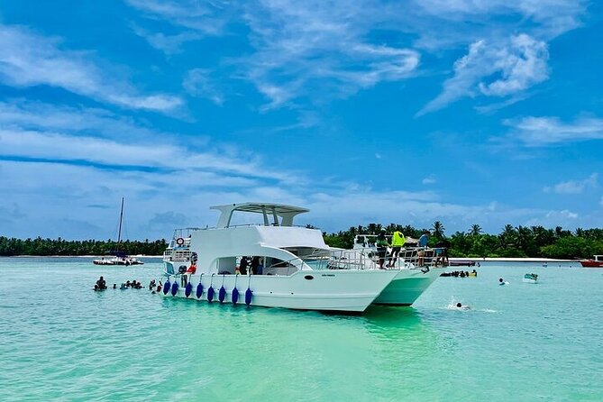 Hip-Hop Party Boat with Dj Live Adults Only and Unlimited Drinks - Natural pool stop: the swim time that sells the photos