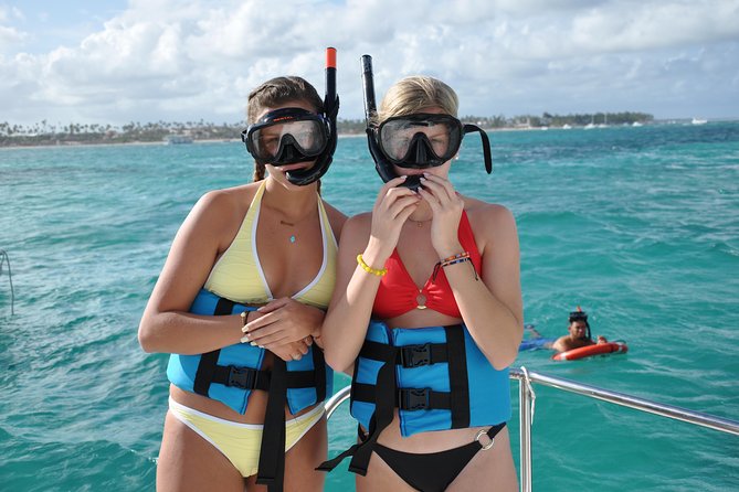 Parasailing, Snorkel Cruise & Virgen Beach from Punta Cana - Virgen Beach Stop: A Quick Swim and the Seaweed Reality