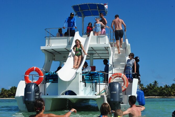 Party boat, Snorkeling, Sand-bar open bar in Bávaro Beach - Open bar + snacks: fun value, with a few rules that shape the vibe