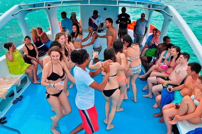 Party boat, Snorkeling, Sand-bar open bar in Bávaro Beach - Who should book this party boat (and who should skip it)
