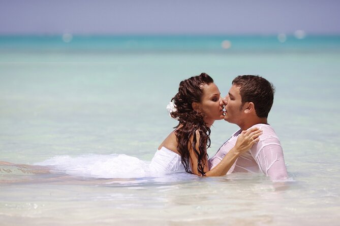 Photographer in Punta Cana, professional photo shoot - The one-hour shoot: posing help that makes it feel natural