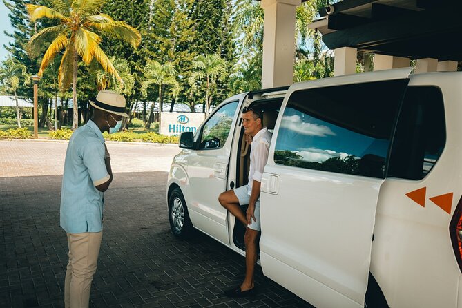 Private Airport Punta Cana to La Romana Bayahibe or Casa de Campo Resort Area - Finding your driver fast at PUJ