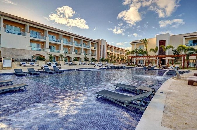 Private Transfer Punta Cana Airport to/from Hideaway by Royalton - Price and Value: $40 Per Group (Up to 6 People)