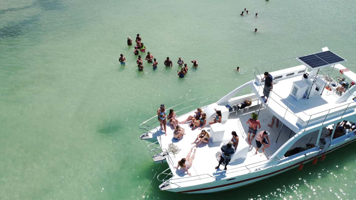 Punta Cana: Booze Cruise with Snorkel and Natural Pool Stop - La Piscina Natural: warm water, free time, and a floating bar