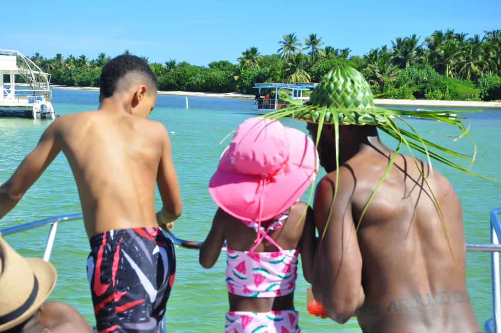 Punta Cana: Catamaran Tour with Reef Snorkeling and Open Bar - Who you’ll meet: crew names and the style of hosting