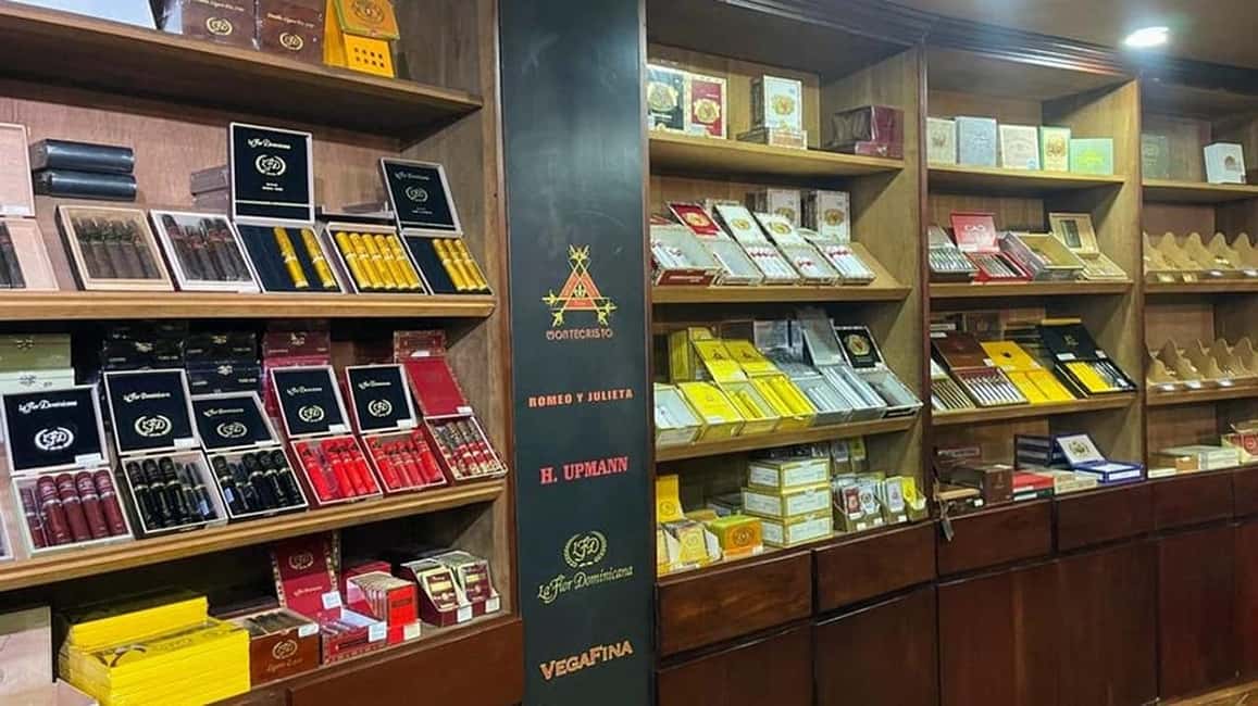 Punta Cana: Don Lucas Cigar Factory & Rum Tour with Pickup - Oliver & Oliver Rum Lounge: guided tasting and what aging means