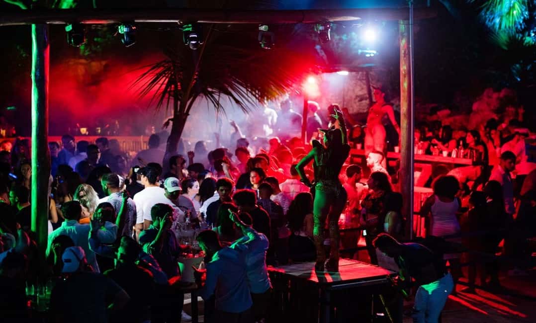 Punta Cana: Maroca Club Open Bar (Entry, Drinks & Transfers) - Inside the club: the 3-hour flow you can expect