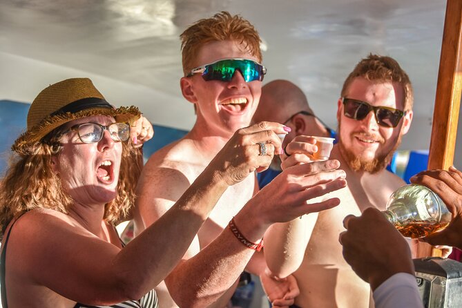 Punta Cana Party Boat (Only Adult) - Food and drinks: rum, mamajuana, and the nachos situation