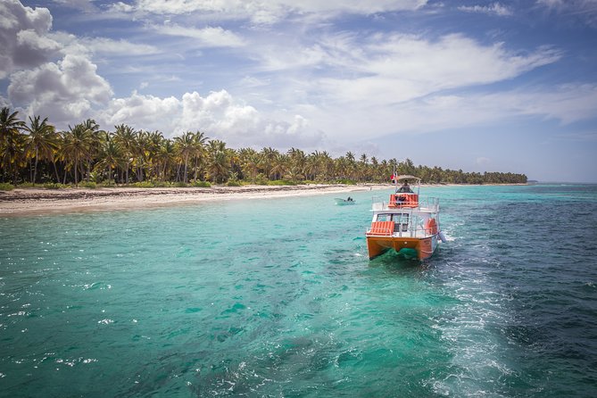 Punta Cana Private Catamaran Cruise with Drinks and Light Snacks - Stop 4: Playa Bibijagua and the 20-Minute Souvenir Market