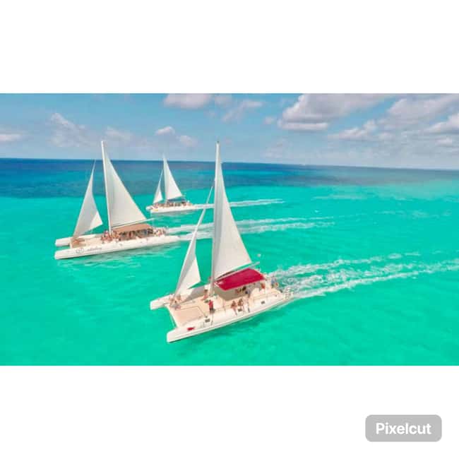 Punta Cana: Saona Island Tour with Lunch and Drinks - The fast-boat ride: what “catamaran speedboat” really means in practice