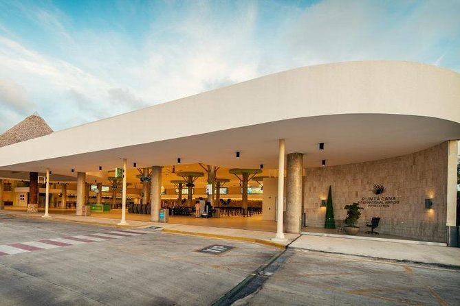 Roundtrip Private Transfers from Punta Cana Airport (PUJ) - The ride to Bávaro: fast, direct, and cooler than the street