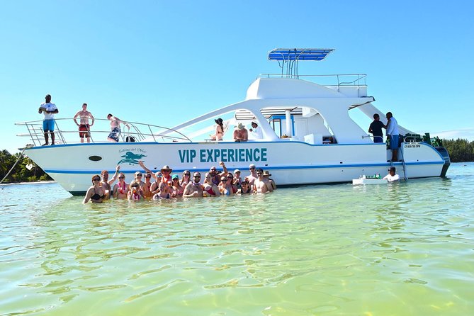 Sabina del Mar Party Boat VIP - First Look: What the Sabina del Mar Party Boat VIP Feels Like