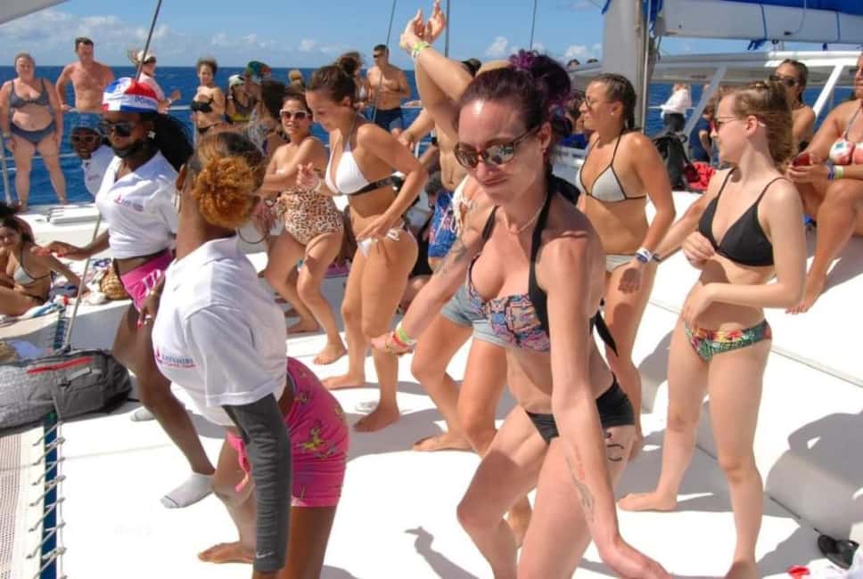 Saona Island: Catamaran/Speedboat Tour to a Dream Beach - Buffet, Beer, and Rum: What the Food and Drinks Portion Is Like