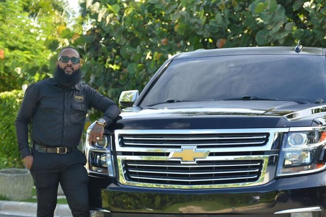 VIP Transfer from Punta Cana Airport to Punta Cana / Bavaro Hotel - Meeting your driver: the welcome sign moment that matters